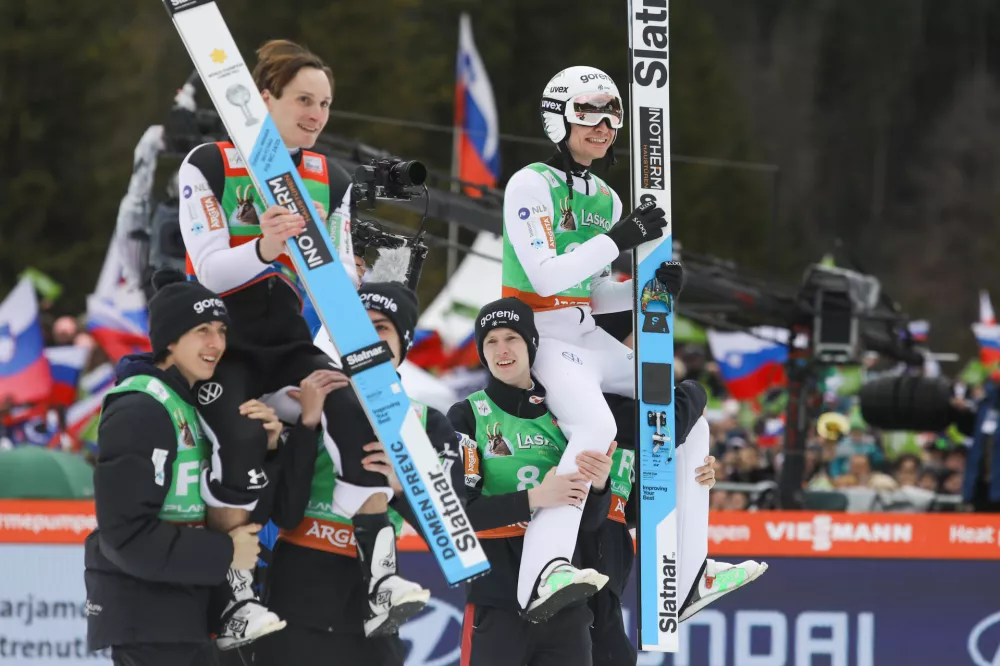 Domen Prevc in Anže Lani&scaron;ek30.03.2025 - finale svetovnega pokala v smučarskih skokih, mo&scaron;ki, posamična tekma; PLANICA 2025Foto: Luka Cjuha / Foto: Luka Cjuha