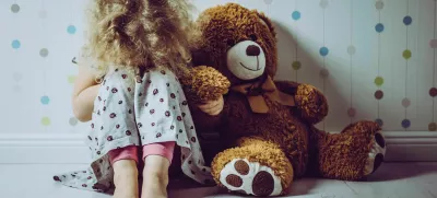 Deklica, ki joka, in medved