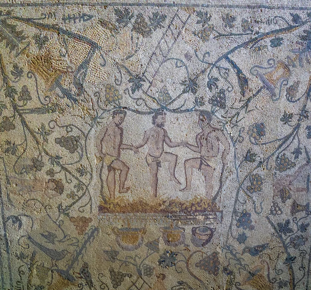 Običajno življenje so prilagodili koledarskim okoli&scaron;činam. / Foto: Istock