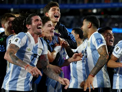 Soccer Football - World Cup - South American Qualifiers - Argentina v Brazil - Estadio Mas Monumental, Buenos Aires, Argentina - March 25, 2025 Argentina's Rodrigo De Paul, Julian Alvarez and Cristian Romero celebrate after qualify to the World Cup 2026 REUTERS/Agustin Marcarian