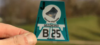 29.12.2024, Pasching, AUT, Unterwegs in Oberösterreich, Themenbild, Verschiedene Themenbilder, Symbolbild, im Bild Vignette 2025, Autobahnvignette, Maut, Autobahnpickerl, Verkehr, Asfinag, *** 29 12 2024, Pasching, AUT, On the road in Upper Austria, theme picture, various theme pictures, symbol picture, in the picture vignette 2025, highway vignette, toll, highway sticker, traffic, Asfinag,,Image: 950684446, License: Rights-managed, Restrictions: imago is entitled to issue a simple usage license at the time of provision. Personality and trademark rights as well as copyright laws regarding art-works shown must be observed. Commercial use at your own risk., Model Release: noFoto: Profimedia