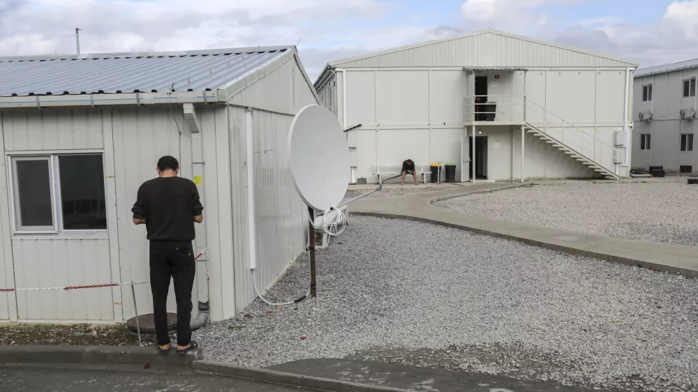 - 03.11.2022 &ndash; Orehek pri Postojni - delavsko naselje za tur&scaron;ke delavce, ki gradijo drugi tir železni&scaron;ke proge med Koprom in Divačo &ndash; tur&scaron;ki delavci //FOTO: Jaka Gasar