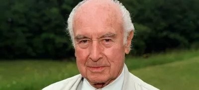 ** FILE ** In this undated file photo, Swiss chemist Albert Hofmann is seen in his garden in Burg, Switzerland. Hofmann, the discoverer of LSD, has died aged 102, officials of the town of Burg, Switzerland, confirmed. (AP Photo/Keystone, Niklaus Stauss) ** NO SALES NO ARCHIVES ONE TIME USE ONLY ** / Foto: Niklaus Stauss