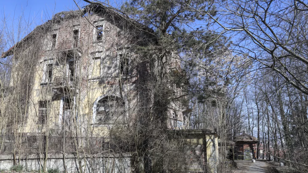 Razlastitev lokalnih spomenikov lahko sproži občina. Foto: Jaka Gasar