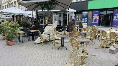 27.03.2025., Zagreb - Jak vjetar koji od nocas puse stvara probleme u centru grada razbacujuci invemntar kafica i ruseci ograde. Photo: Patrik Macek/PIXSELL