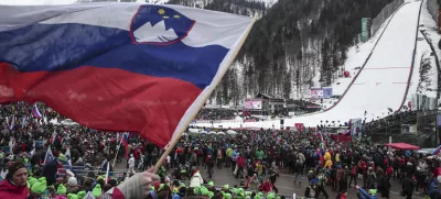 - skakalnica - letalnica bratov Gorišek - navijači - slovenska zastava - 17.03.2016 - Planica 2016. - FIS Finale svetovnega pokala v smučarskih skokih - uradni trening in prva od štirih tekem za svetovni pokal.- odpadla tekma iz Titisee Neustadta. - kvalifikacije ///FOTO: Luka Cjuha