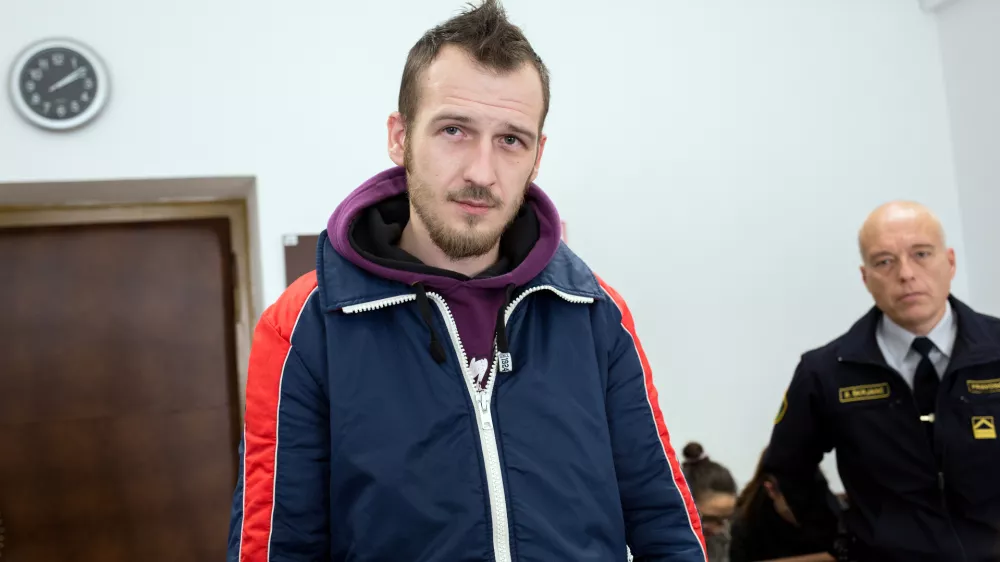 - Sulejmanović Asmir- 05.01.2017 - sojenje Asmirju Sulejmanoviću za umor 63-letnega Branimirja Bajdeta s Ključevice, katerega je s traktorjem najprej zbil ga navezal na verigo in odvlekel v globel v bližnjem gozdu  //FOTO: Matjaž Ru&scaron;t