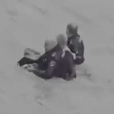 Reševalna akcija v deroči reki. Vir: YT, zajem zaslona