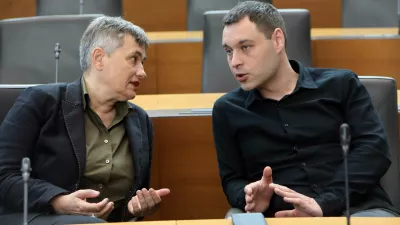 poslanca Levice Nata&scaron;a Sukič in Miha Kordi&scaron;- 26.06.2023 - Državni zbor - 11. redna seja DZ - poslanska vpra&scaron;anja predsedniku vlade Robertu Golobu in ministrski ekipi - zadnja redna sej pred parlamentarnimi počitnicami - //FOTO: Tomaž Skale