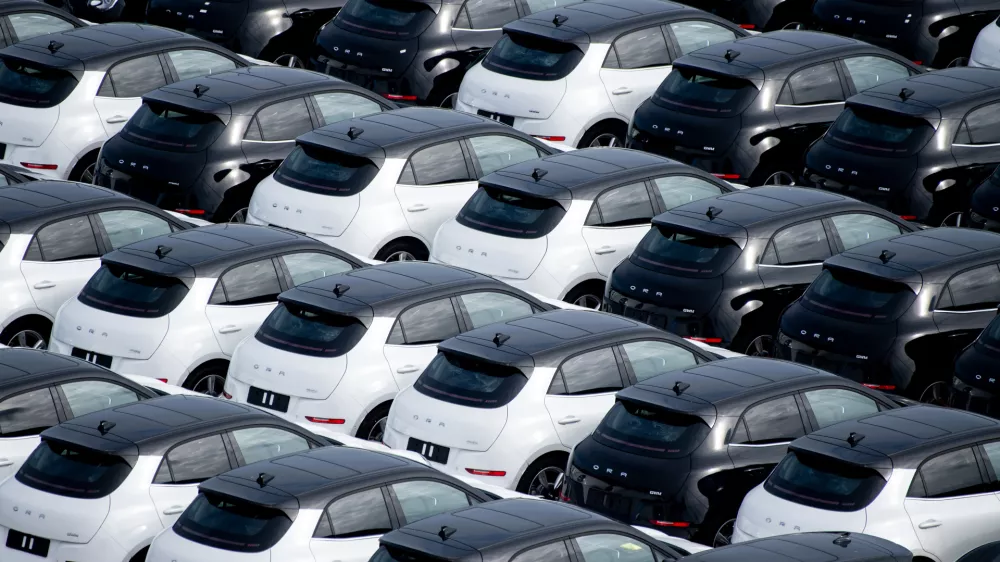 Zaradi Trumpovih carin na avtomobile je zaskrbljeno zvenel celo Elon Musk, lastnik Tesle in tesen Trumpov svetovalec. Kot je poudaril, se bodo cene tesel v tujini zaradi pričakovanih protiukrepov znatno povi&scaron;ale. Foto: DPA