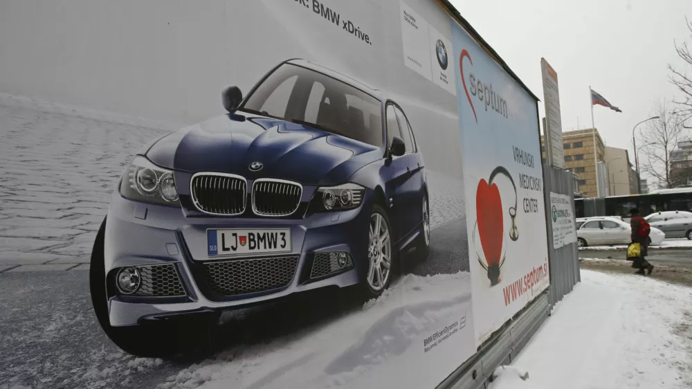 jumbo plakat, avtomobil, prodaja, ogla&scaron;evalski pano//FOTO: Matej Pov&scaron;eOPOMBA: ZA OBJAVO V ČASOPISU DNEVNIK