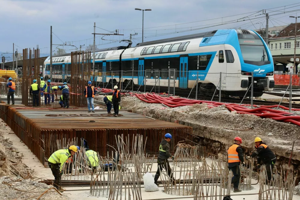 Prenova železni&scaron;ke postaje