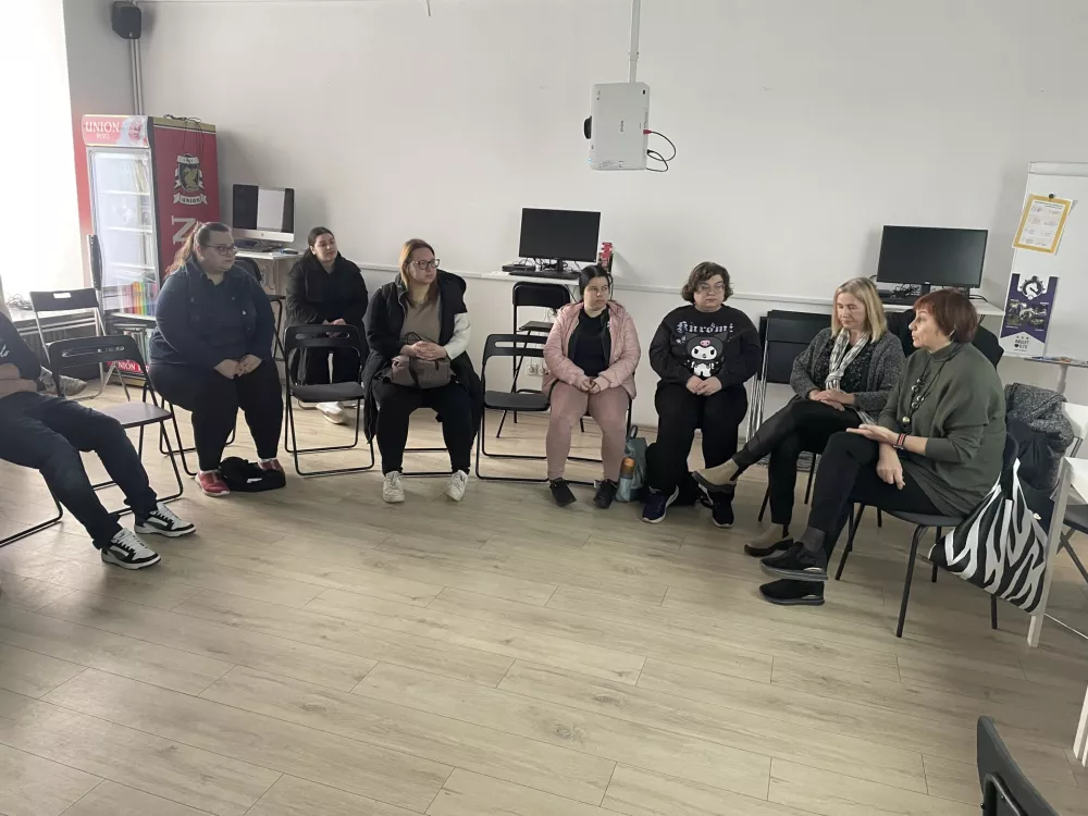 Na usposabljanjih, delavnicah in aktivnostih se mladi seznanjajo s problematiko prekarnega dela. Foto: Ur&scaron;ka Sabati