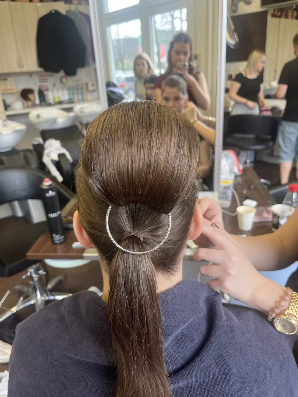 Pred revijo je bilo živahno tudi v zaodrju. Foto: arhiv &scaron;ole