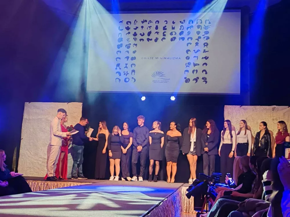 Na koncu modne revije so se predstavili tudi vsi oblikovalci pričesk. Foto: arhiv &scaron;ole