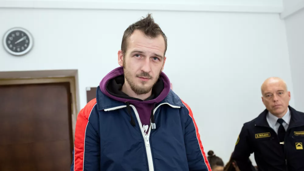 - Sulejmanović Asmir- 05.01.2017 - sojenje Asmirju Sulejmanoviću za umor 63-letnega Branimirja Bajdeta s Ključevice, katerega je s traktorjem najprej zbil ga navezal na verigo in odvlekel v globel v bližnjem gozdu  //FOTO: Matjaž Ru&scaron;t