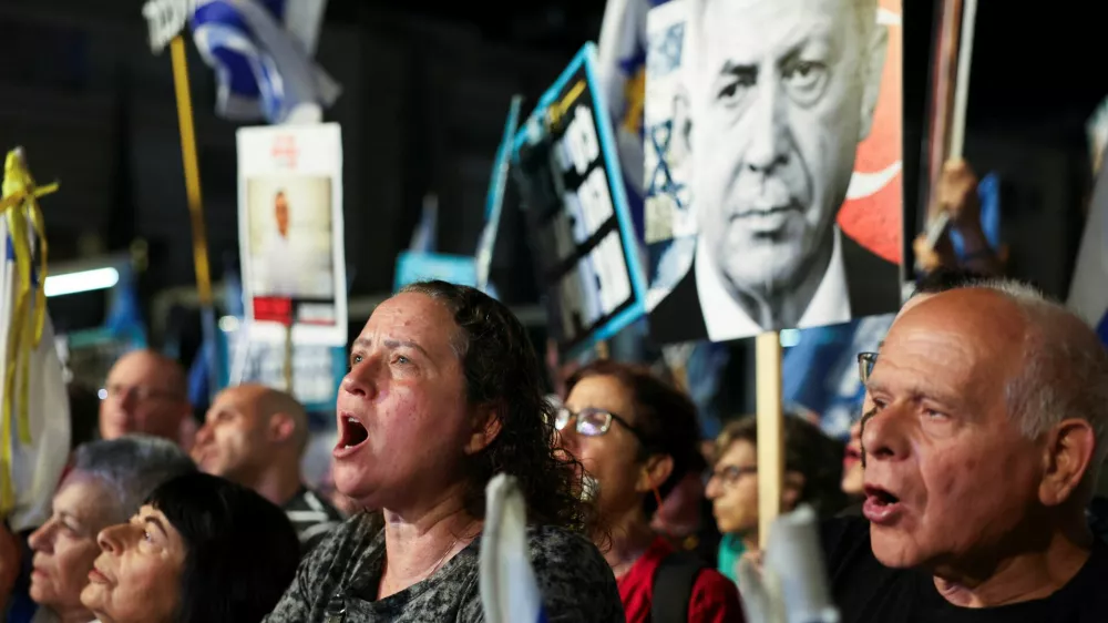 Supporters of Israeli hostages kidnapped during the October 7, 2023 attack on Israel by Hamas, take part in a protest against Israeli government and its head Prime Minister Benjamin Netanyahu and demanding the release of all hostages, in Tel Aviv, Israel, March 27, 2025 REUTERS/Nir Elias
