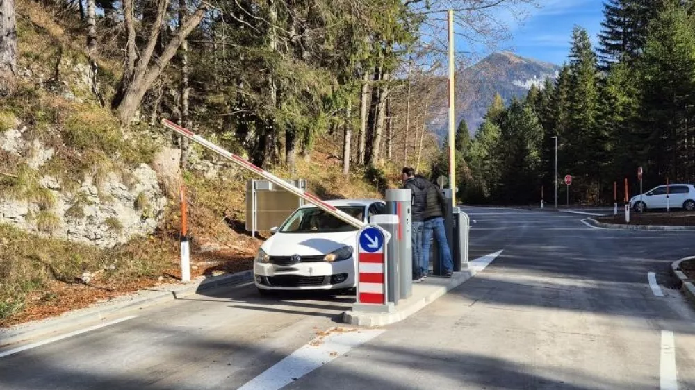 Od lani pred dolino Vrata stoji zapornica. Foto: Občina Kranjska Gora