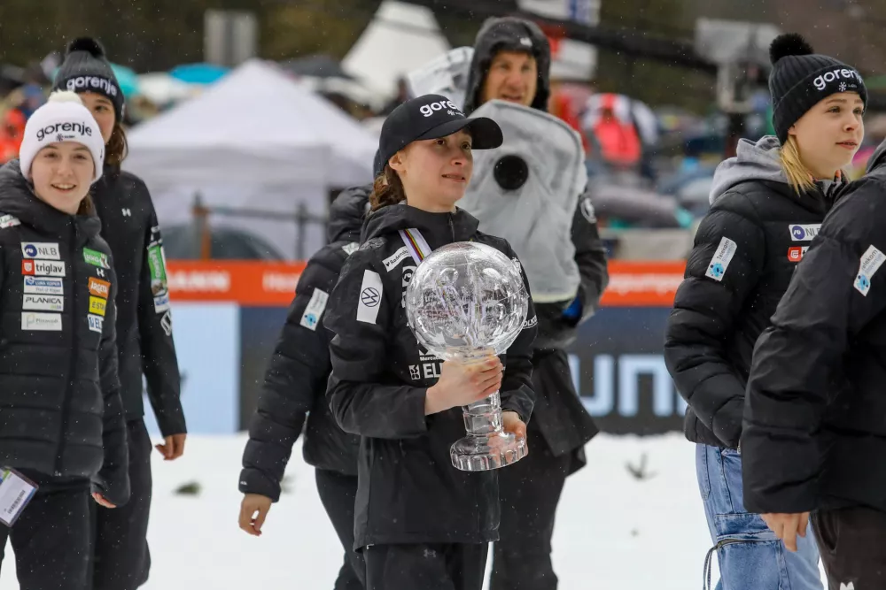 Nika Prevc29.03.2025 - finale svetovnega pokala v smučarskih skokih, mo&scaron;ki, ekipna tekma; PLANICA 2025 - Foto: Luka Cjuha