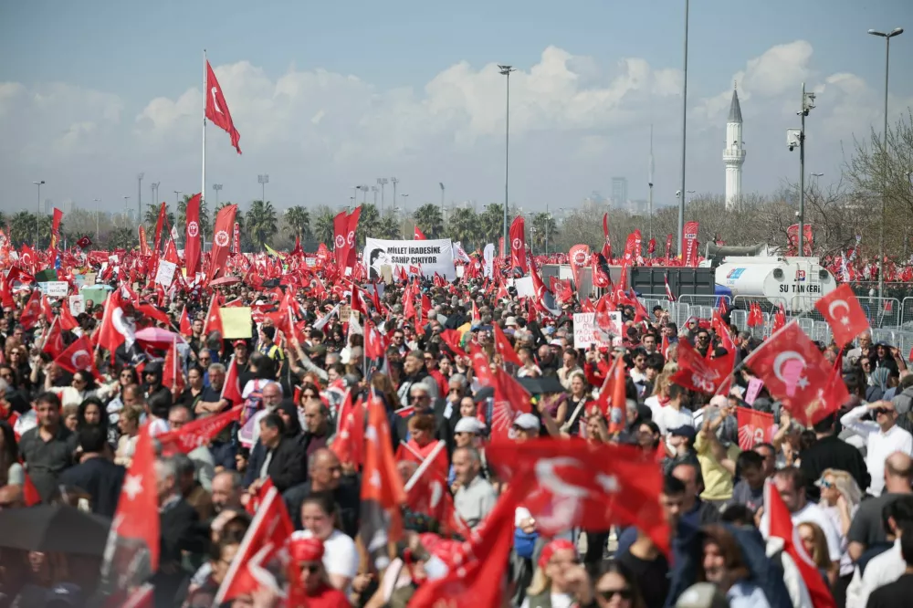Thousands rally to protest against the arrest of Istanbul Mayor Ekrem Imamoglu as part of a corruption investigation, in Istanbul, Turkey, March 29, 2025. REUTERS/Louisa Gouliamaki