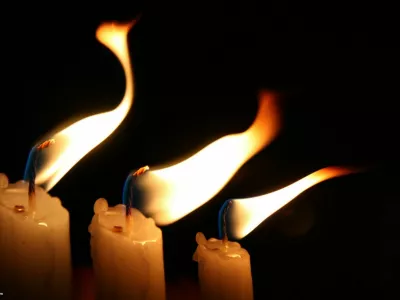  Wikimedia Commons, sveča