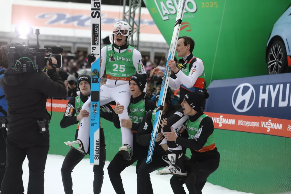 Dvojno slovensko slavje v Planici za konec sezone. Foto: Luka Cjuha