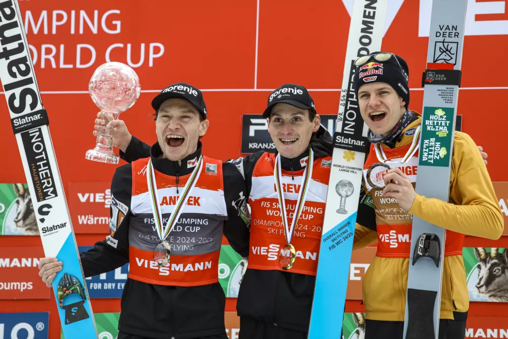 Anže Lani&scaron;ek in Domen Prevc30.03.2025 - finale svetovnega pokala v smučarskih skokih, mo&scaron;ki, posamična tekma; PLANICA 2025Foto: Luka Cjuha
