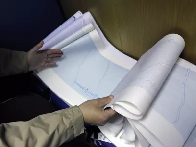 seizmolo&scaron;ka postaja - naprava za zaznavanje in beleženje potresov, - Astronomsko geofizikalni observatorij AGO Golovec 2013, Pot na Golovec 25, dan odprtih vrat - predstavitev seizmolo&scaron;ke dejavnosti ob svetovnem dnevu Zemlje.//FOTO: Jaka Gasar