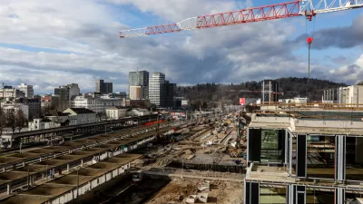 - Gradbi&scaron;če Emonike in nove železni&scaron;ke postaje,- 29.01.2025. - Vodeni ogled gradnje poslovno stanovanjskega objekta Vilharia, ki ga gradi podjetje Corwin iz Slova&scaron;ke.//FOTO: Bojan Velikonja