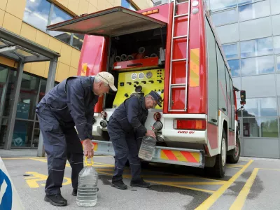 31.03.2025 - Logatec, onesnažena voda, gasilci, cisternaFoto: Tomaž Skale