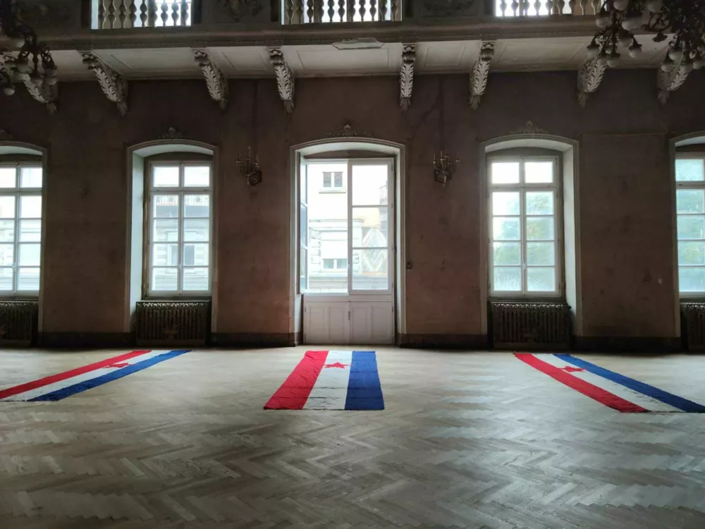 Pred tremi leti, ko so v prostoru, kjer se nahaja tudi na&scaron;li jugoslovanske zastave. F Marko Klavora