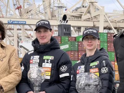 Koper, Luka Koper.Sprejem clanov slovenske reprezentance v smucarskih skokih v Luki Koper.Domen in Nika Prevc.