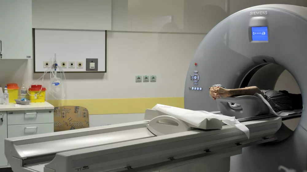 - ilustrativna fotografijazdravstvene preiskave, zdravstveni pregled radiologija, bolni&scaron;nica, zdravje, magnetna resonanca, medicina, bolnik, pacient- Klinični in&scaron;titut za radiologijo UKC v Ljubljani ob mednarodnem dnevu radiologije predstavili nove metode zdravljenja;//FOTO: Tomaž Zajel&scaron;nik