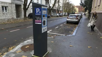 25.11.2024 - Parkomat - parkiranje - bala cona - plačljivo parkirno mestoFOTO: LUK A CJUHA