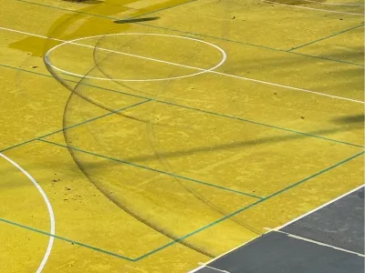 Uničena je podlaga ko&scaron;arkarskega in rokometnega igri&scaron;ča. Foto: FB/&Scaron;port Ljubljana