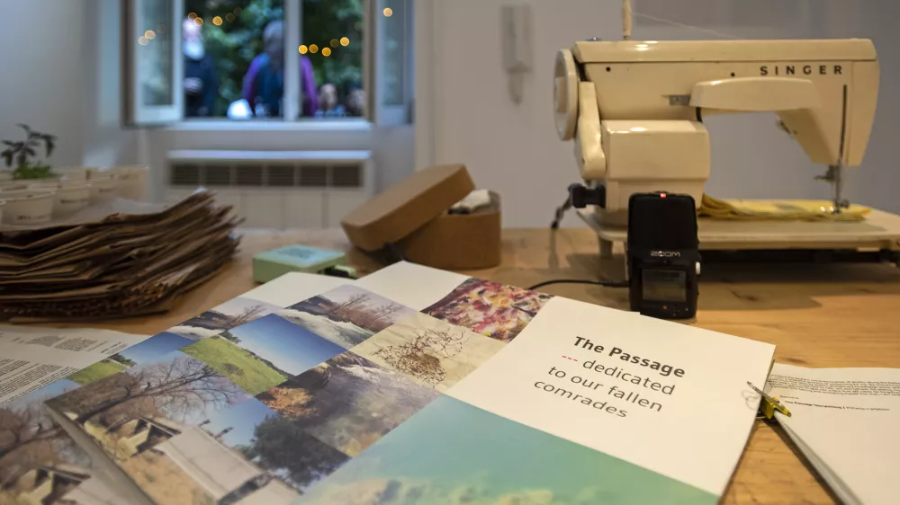 Cikel dogodkov v SEM z naslovom Prehod je posvečen ljudem, pogre&scaron;anim in umrlim na migracijski poti na Balkanu. Foto: Nina Đurđević