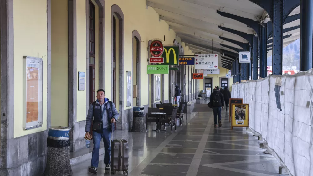 - 01.04.2025 - ogled nadgradnje železni&scaron;ke postaje Ljubljana - gradnja, gradbi&scaron;če, železnica, delavec, politika, minister župan//FOTO: Jaka Gasar