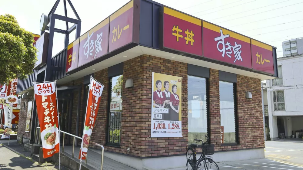 Ena od mnogih restavracij verige Sukiya, ki so jih v tem tednu zaprli zaradi &raquo;temeljitega či&scaron;čenja&laquo;.&nbsp;Foto: AP