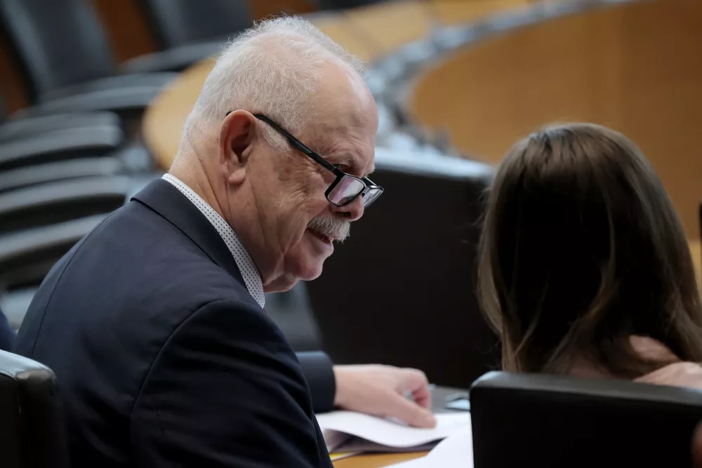 Ljubljana, DZ.Izredna seja DZ, na kateri so obravnavali novelo zakona o zdravstveni dejavnosti.Poslanec Svobode Miroslav Gregoric.