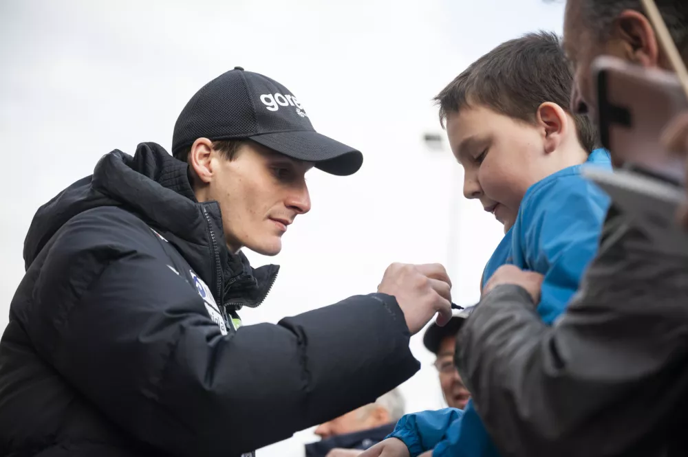 Zelezniki, igrisce v Dolenji vasi.Sprejem smucarskih skakalcev Nike Prevc in Domna Prevca. Foto: STA