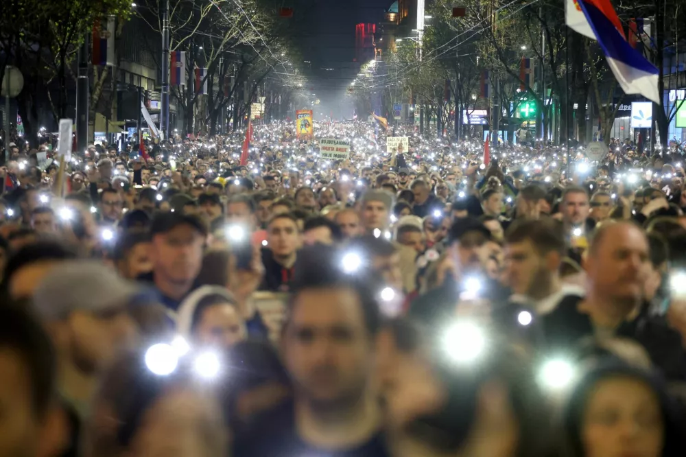 FILE PHOTO: Students and anti-government demonstrators hold fifteen minutes of silence, with the flashlights of their mobile phones on, for the victims of the deadly November 2024 Novi Sad railway station roof collapse during a protest, which has become a national movement for change following the deadly Novi Sad incident, in Belgrade, Serbia, March 15, 2025. REUTERS/Mitar Mitrovic/File Photo