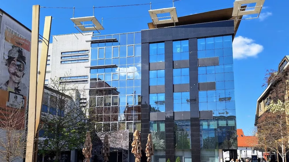 Poslopje nekdanje Probanke Maribor, UE Maribor