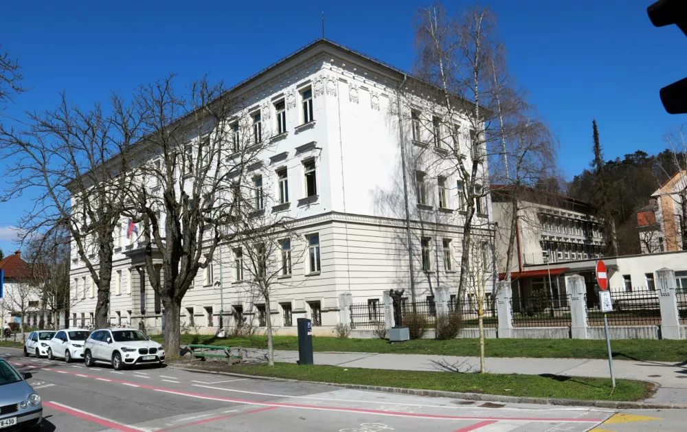 Občina bo celovito prenovila Osnovno &scaron;ole Prule in &scaron;portno igri&scaron;če ter zgradila novo telovadnico. Foto: Tomaž Skale