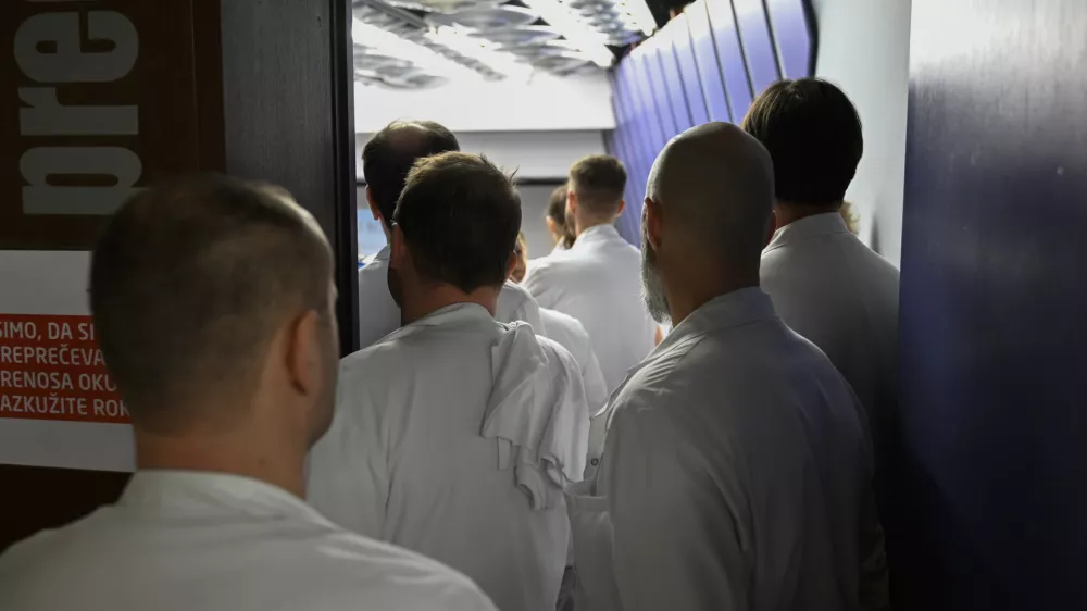  - 09.01.2024 &ndash; opozorilna stavka zdravnikov in zobozdravnikov - zdravniki in zobozdravniki zaradi neuresničenih zavez vlade iz že sklenjenih sporazumov opozorilno stavkali. protest //FOTO: Nik Erik Neubauer 