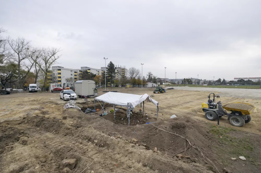 General view on the excavation of a Roman mass grave from the end of the 1st century AD, in the Simmering district of Vienna, Austria, Tuesday Nov. 26, 2024. (Reiner Riedler, Wien Museum via AP)
