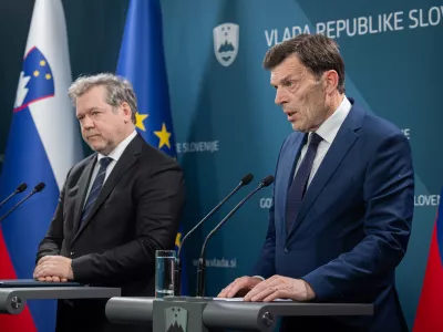 Ljubljana, vlada.Izjava za medije po redni tedenski seji vlade na kateri sta sodelovala drzavni sekretar Dan Juvan, minister za izobrazevanje Vinko Logaj in minister za visoko solstvo Igor Papic.