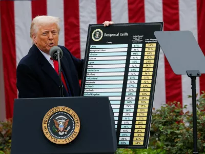 FILE PHOTO: U.S. President Donald Trump delivers remarks on tariffs in the Rose Garden at the White House in Washington, D.C., U.S., April 2, 2025. REUTERS/Carlos Barria    TPX IMAGES OF THE DAY/File Photo