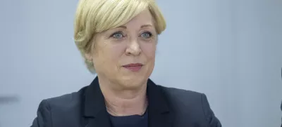 Ljubljana, Drzavna volilna komisija.Vlozitev kandidatne liste za volitve v Evropski parlament stranke SDS na Drzavno volilno komisijo.Kandidatka Romana Tomc.