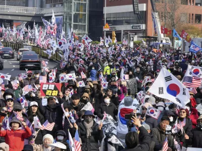 Supporters of impeached South Korean President Yoon Suk Yeol stage a rally to oppose his impeachment near the presidential residence in Seoul, South Korea, Friday, April 4, 2025. (AP Photo/Ahn Young-joon)