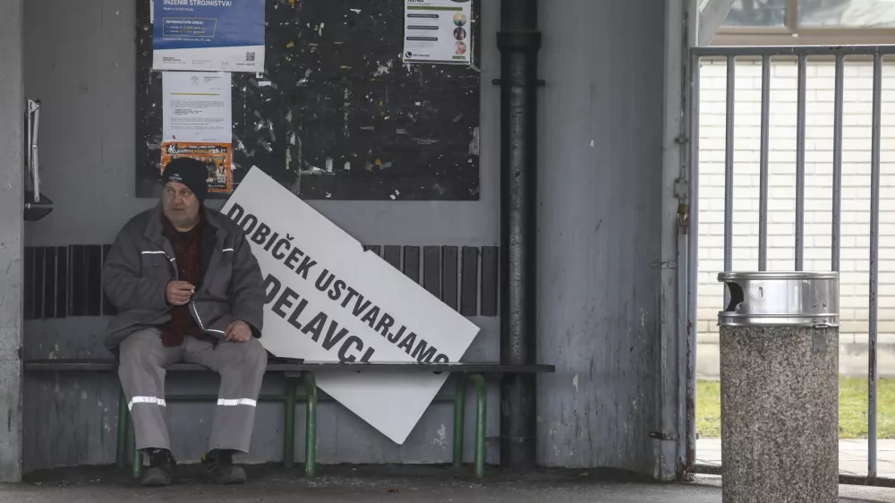 simbolična fotografija delavec - plače - dobiček21.01.2025 - Premogovnik Velenje d.o.o rudnik lignita - &scaron;ale&scaron;ka dolina - delovna nesreča - re&scaron;evalna akcija - Na odkopu v jami Preloge Premogovnika Velenje je zaradi vdora mokre gline zasulo tri rudarje.Foto: Luka Cjuha